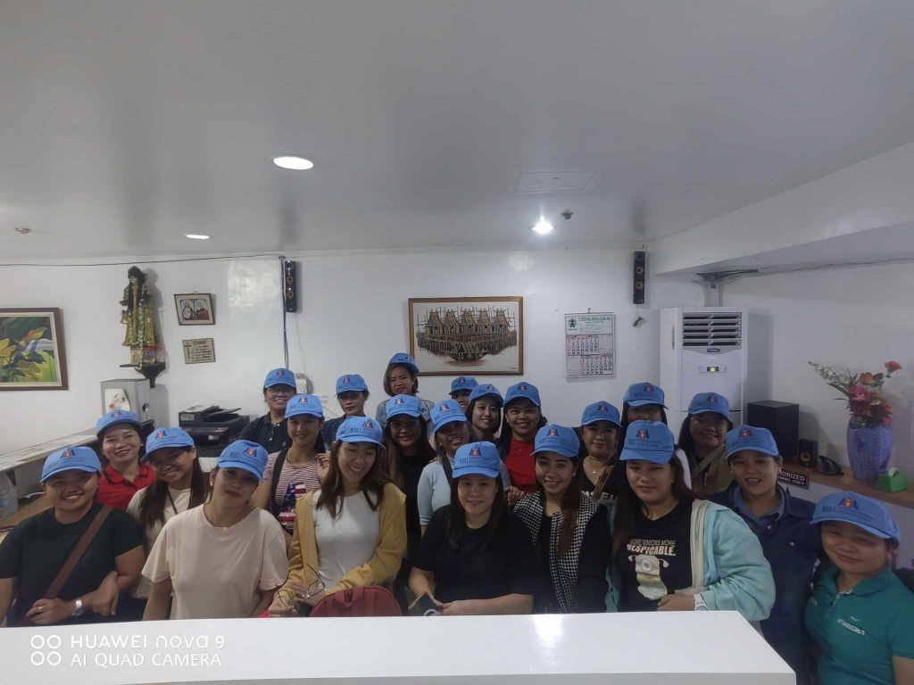 Large group of applicants at a Mori International orientation